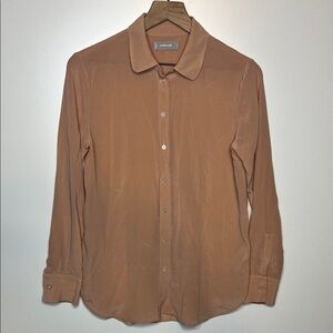 Everlane The Must Have Shirt in washable silk